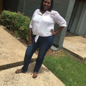 Meet your Posher, Lakeisha